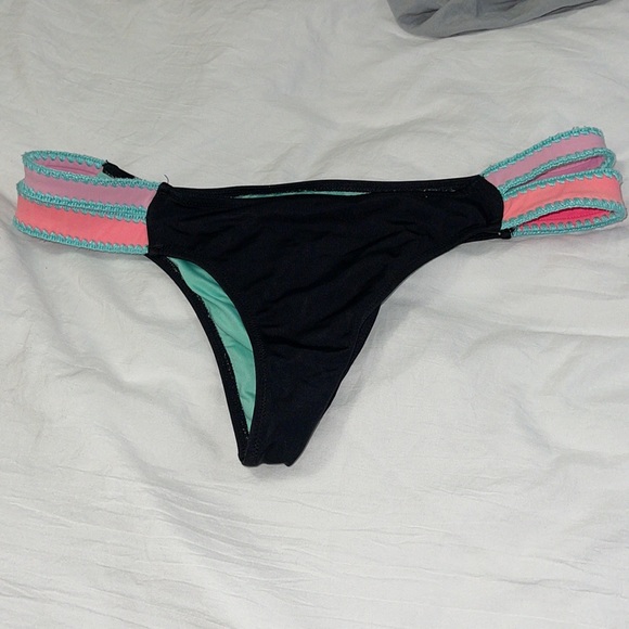 Bikini bundle - Picture 3 of 11